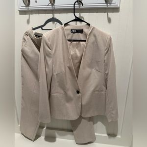 Never worn. Excellent like new condition. Zara suit size 10